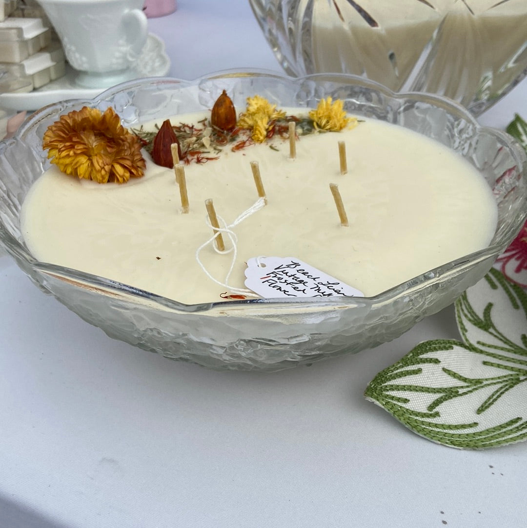 Mikasa Frosted Raised Flower Bowl