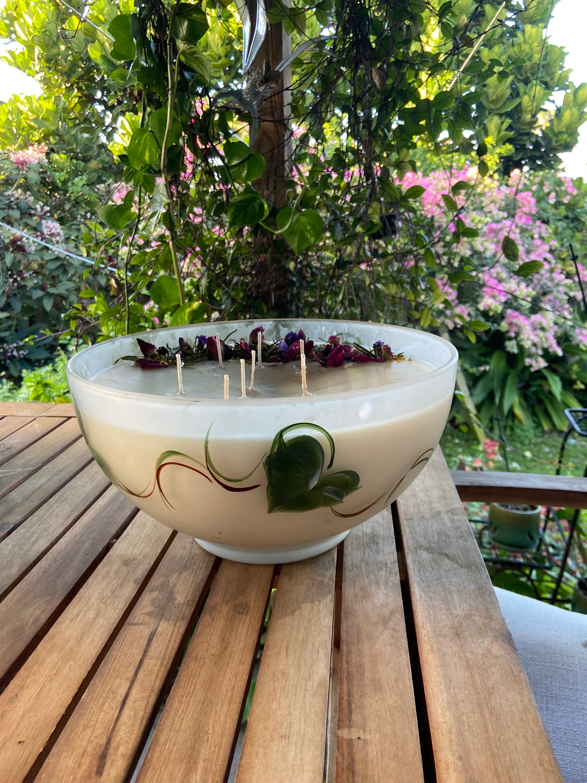 Grandeur Radiance Signature Series #2 "Vines & Roses" 84 oz Candle