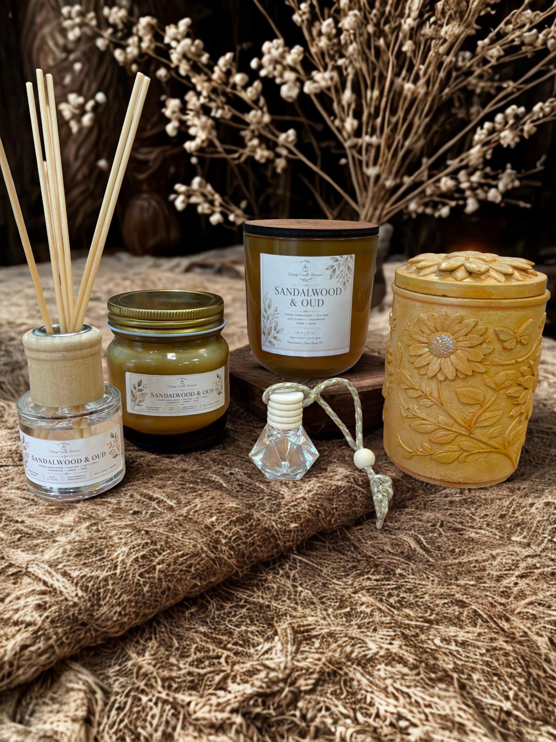 August Candle Society  - Sandalwood & Oud